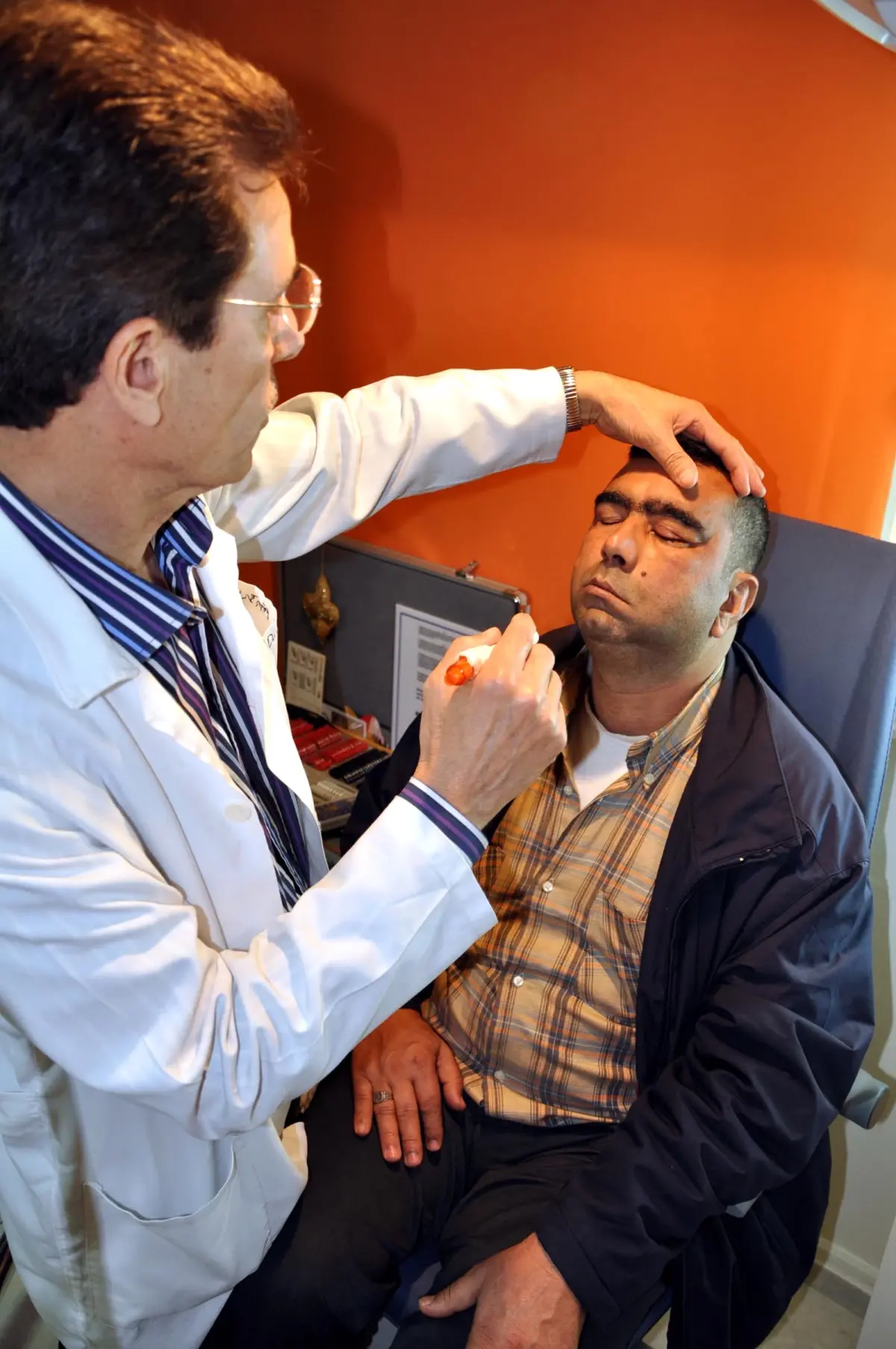 Göz Kapağına Altın Plaka