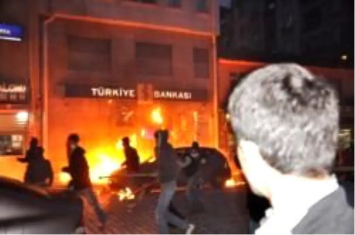 Hakkari\' de Olaylar Çıktı