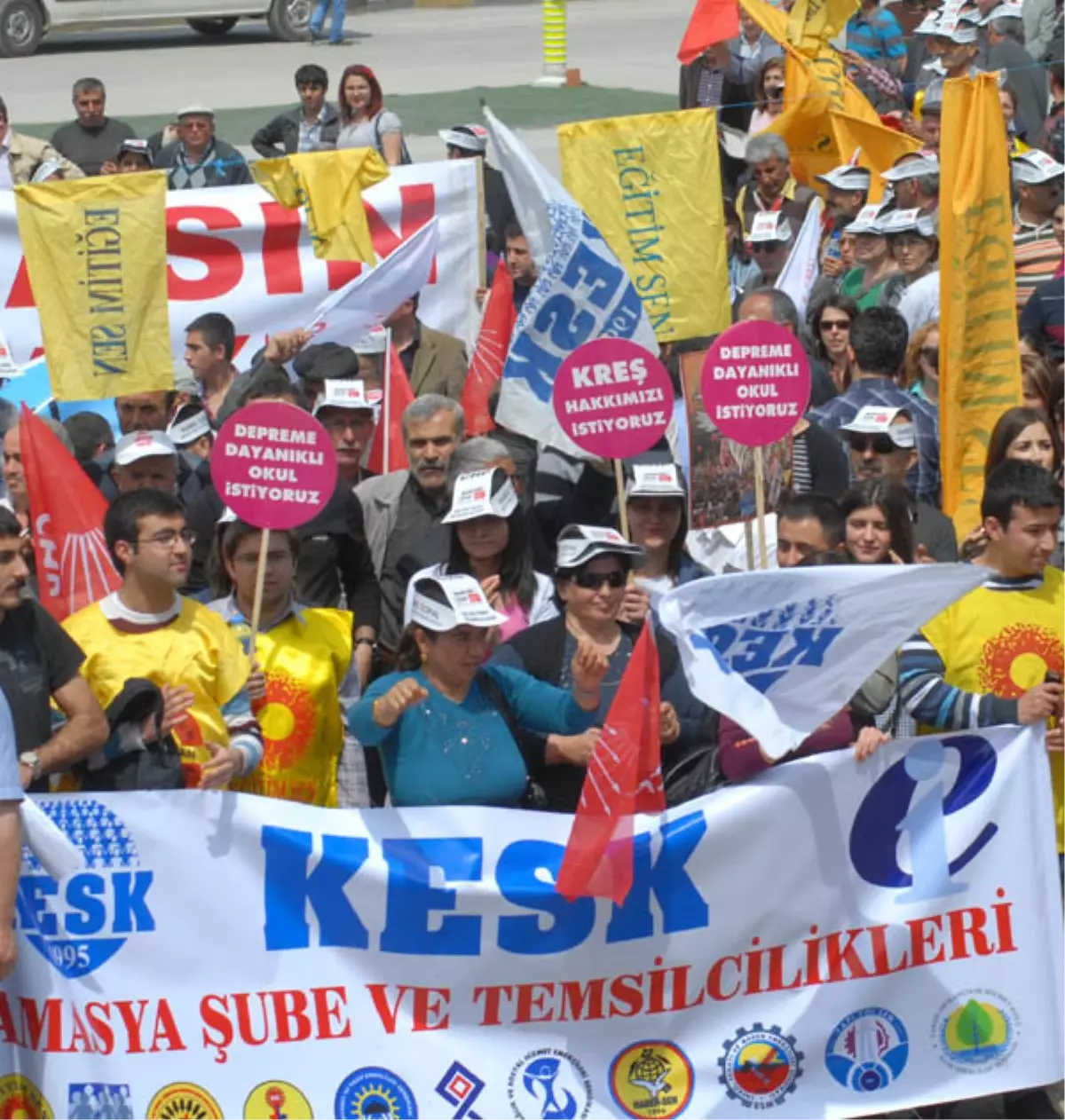 Karadeniz\'de Renkli 1 Mayıs Coskusu