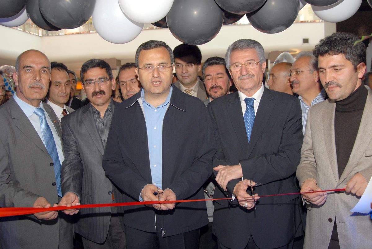 Korku Filmi İzleyenlerin Durumu Valiyi Kahkahalara Boğdu