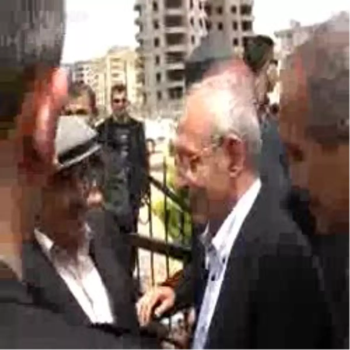 Kılıçdaroğlu, Adıyamanlı Akrabalarını Ziyaret Etti