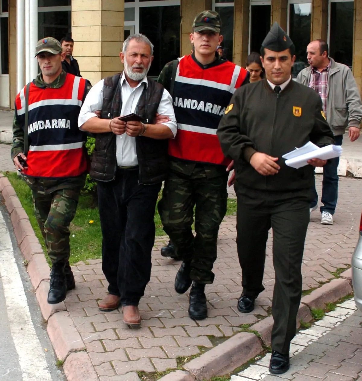 27 Suçtan Sabıkalı Firari Yakalandı