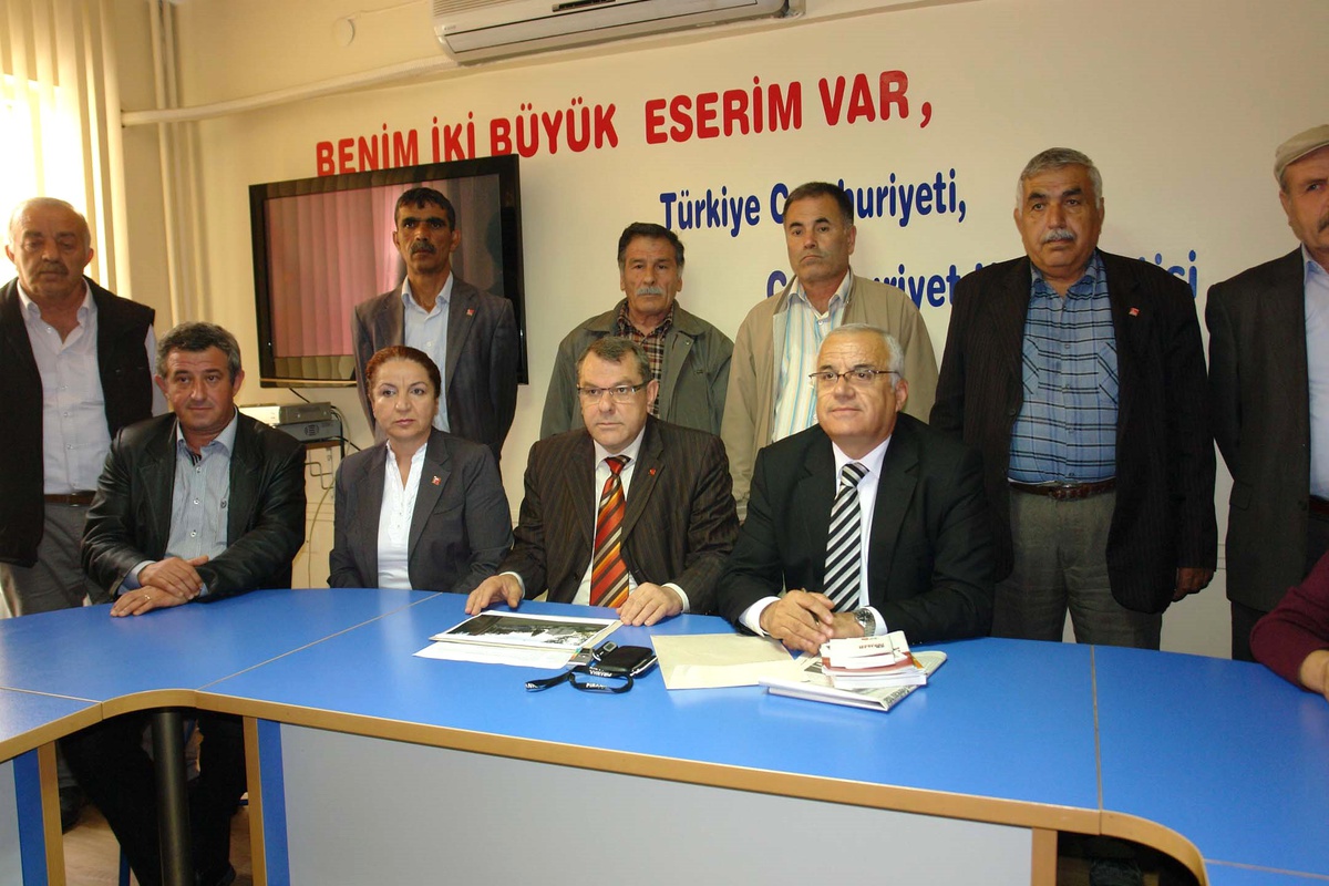AK Parti Araçlarının İl Özel İdaresi'ne Parkettiği İddia Adildi