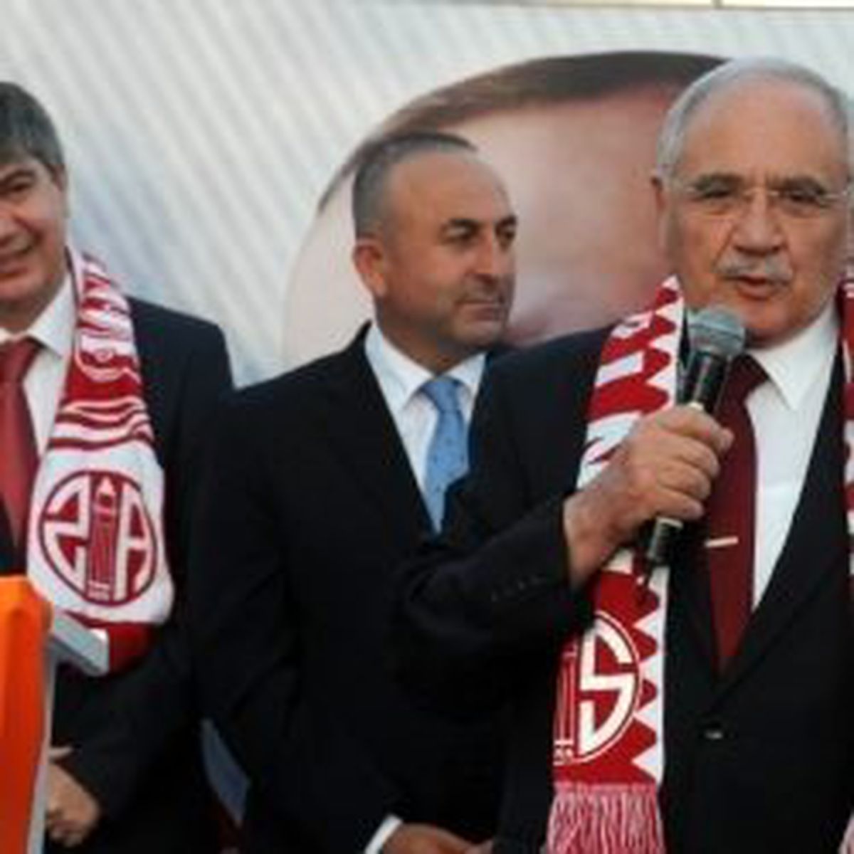 Bakan Gönül'e Emekli Astsubaydan Protesto