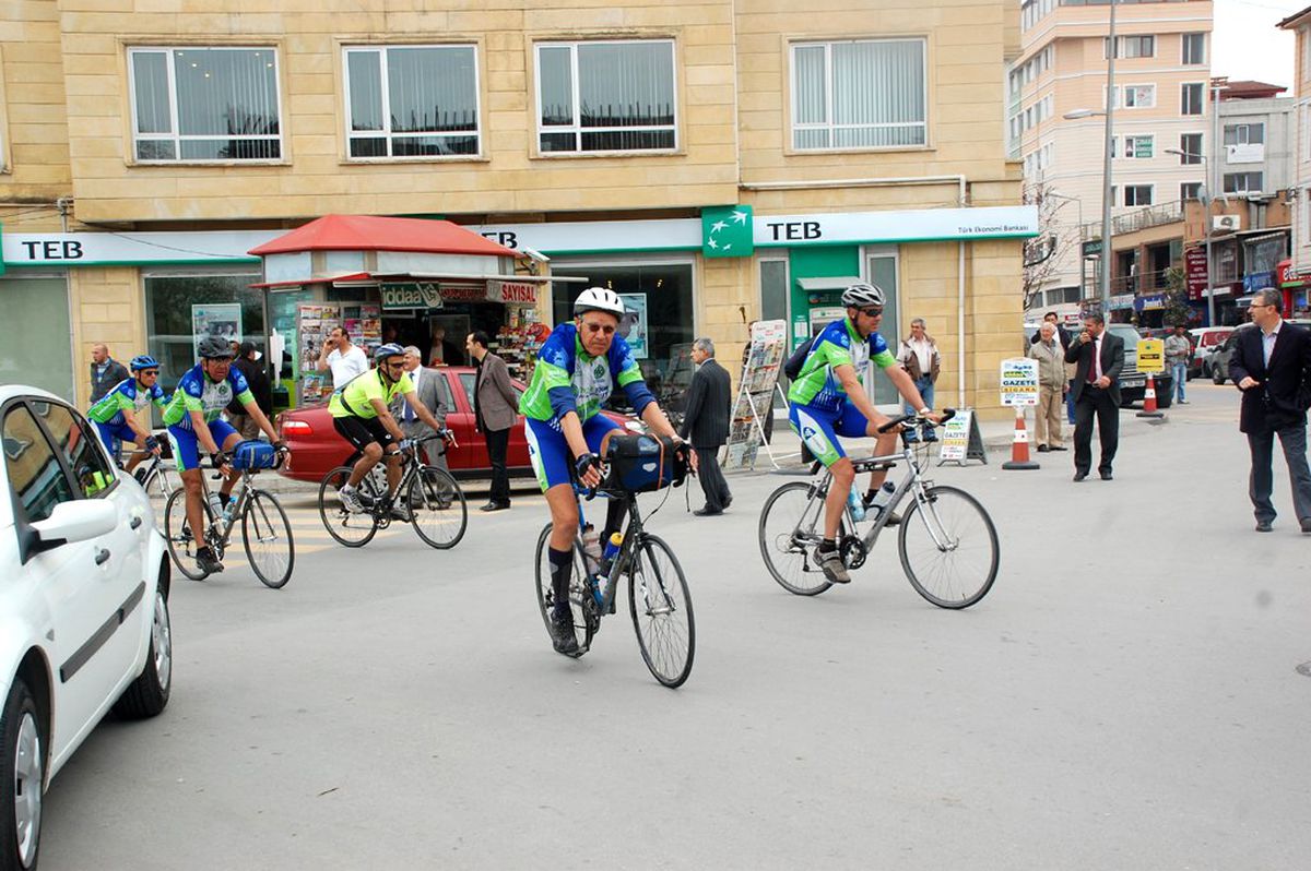 Dünya Barışı İçin Pedal Çeviriyorlar