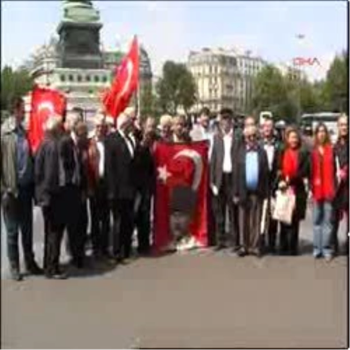 Talat Paşa Komitesi Üyelerinden Paris\'te \'Soykırım\' Protestosu