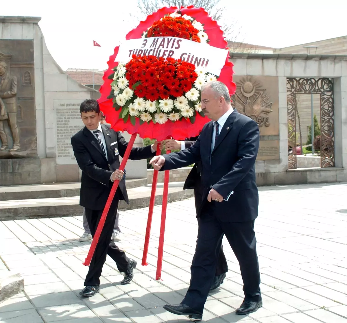Türkçülük Gününde \'Ergenekon\' Ve \'Bozkurt\' Tepkisi