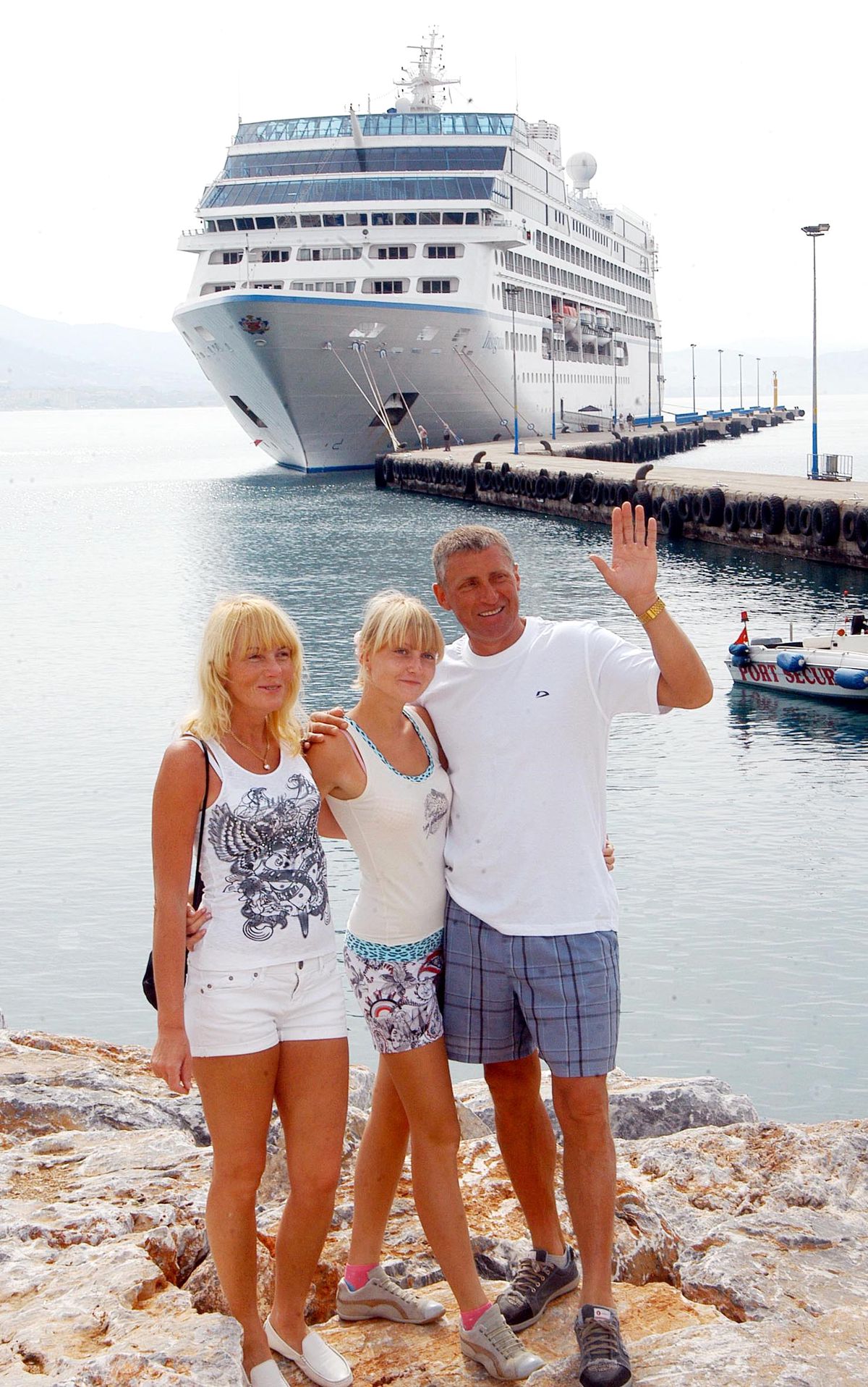 10 Katlı Lüks Gemi Alanya'ya 472 Yolcu Getirdi