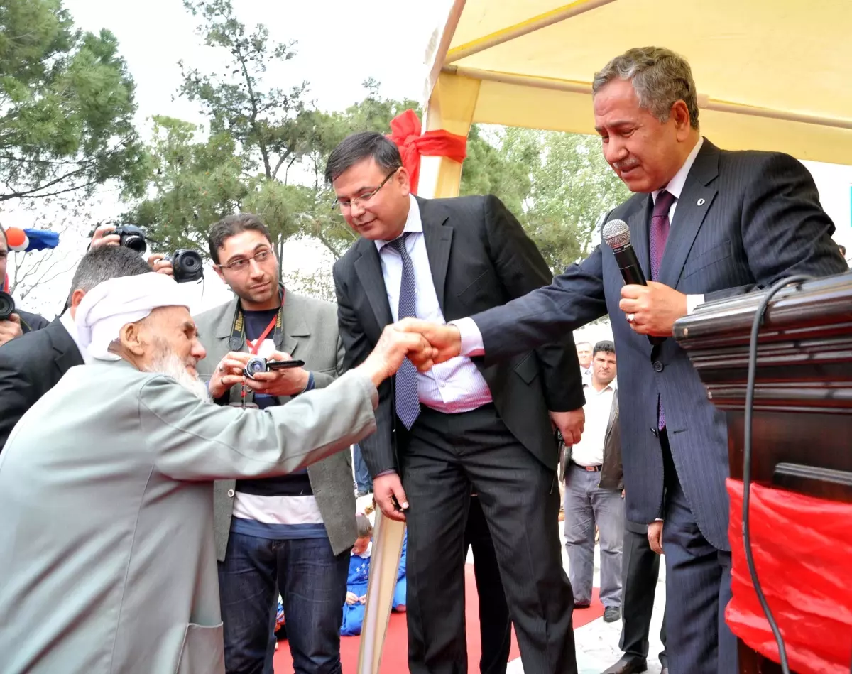 Arınç\'a Manisa\'da Duygusal Karşılama