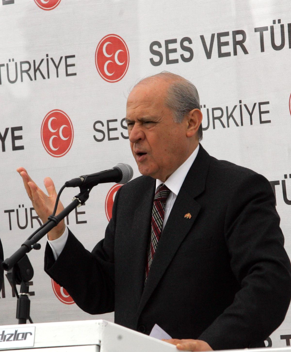 Bahçeli: İşsizliği 9 Yılda Çözemiyorsan Edebinle Çekil