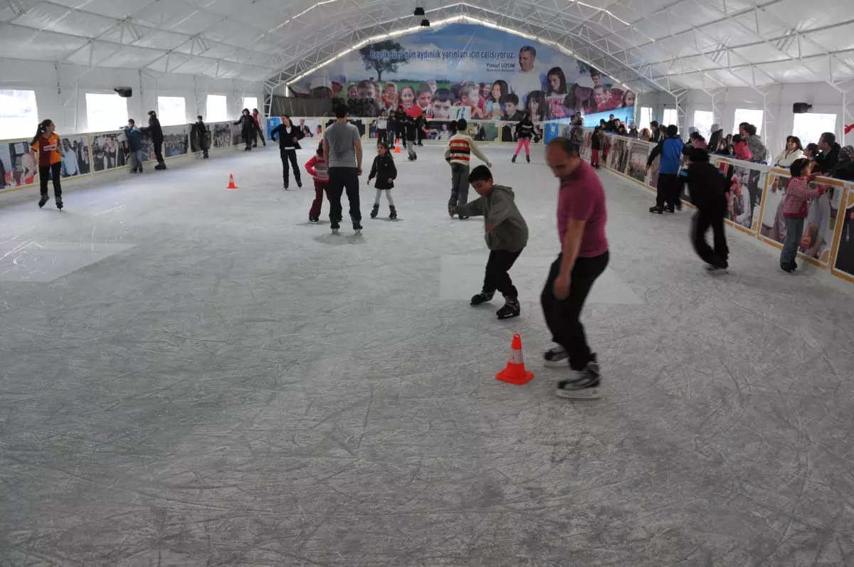 Beylikdüzü Belediyesi Buz Pisti Cıvıl Cıvıl