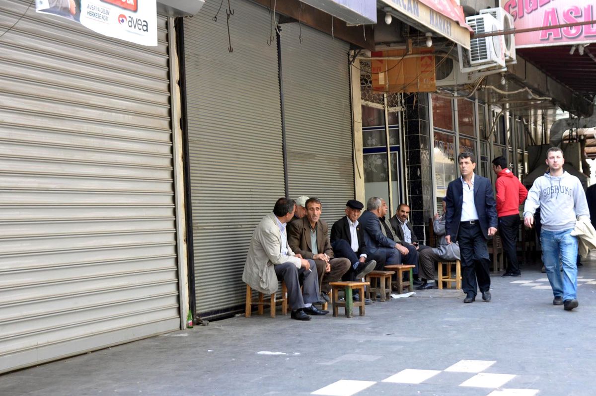 Diyarbakır\'da Cenaze Gerginliği