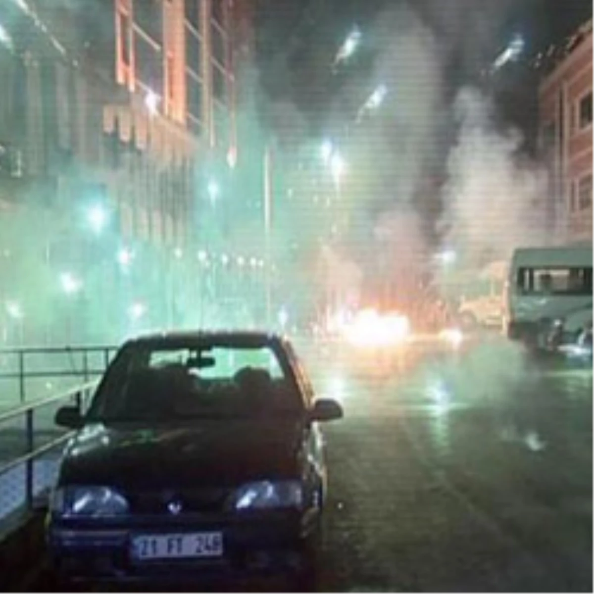 Diyarbakır\'da Polis Bıçakla Yaralandı