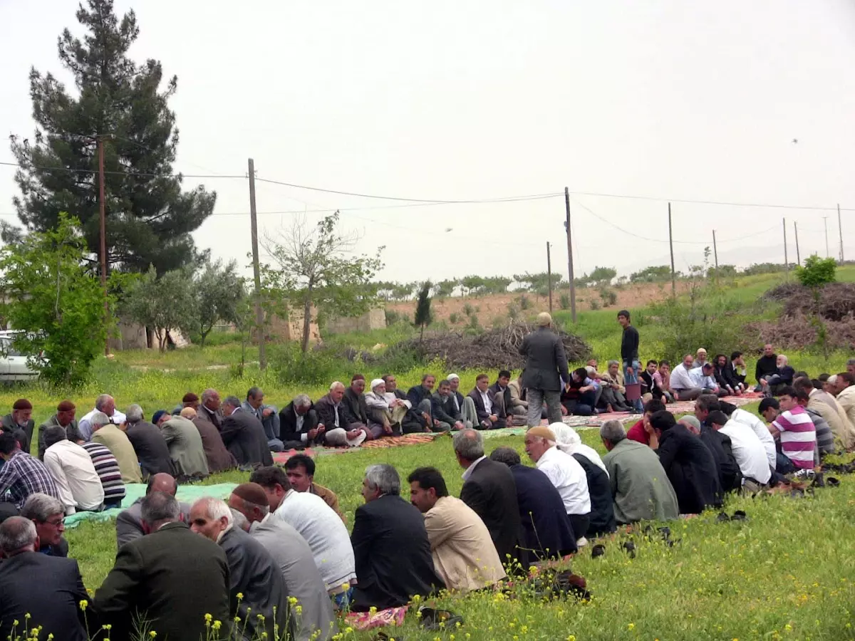 Kazada Ölen Sp\'li Adayın Oğlu Toprağa Verildi