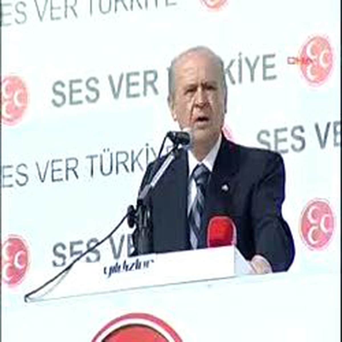 Bahçeli, Denizlerin Posterinin Asılı Olduğu Meydanda Konuştu?