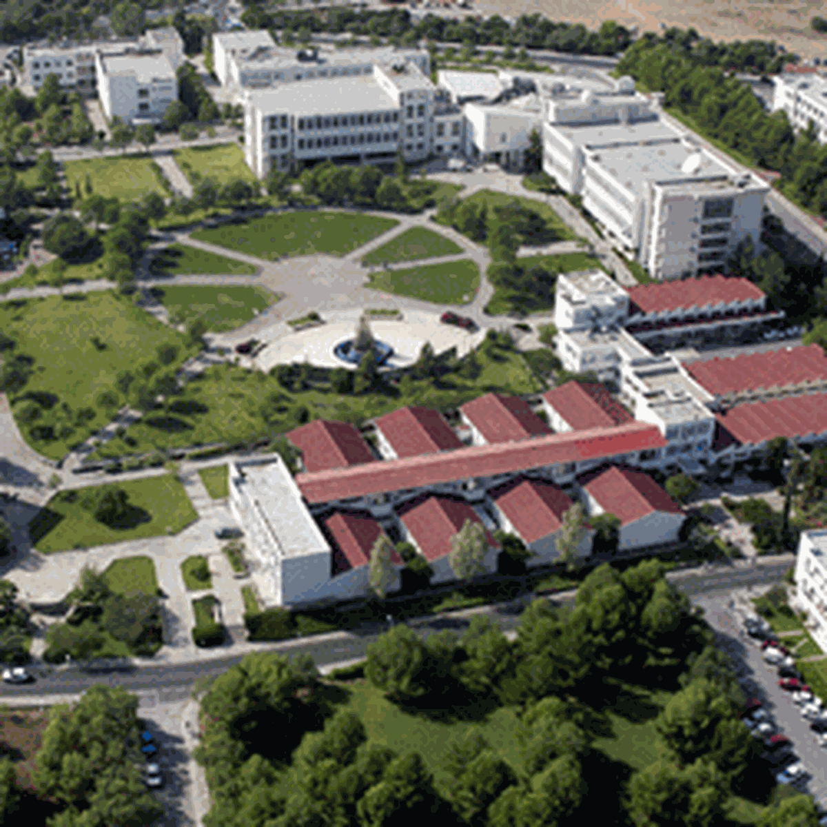 Doğu Akdeniz Üniversitesi 'V.Kumdan Heykel Festivali Ve Yarişmasi' Yapiliyor