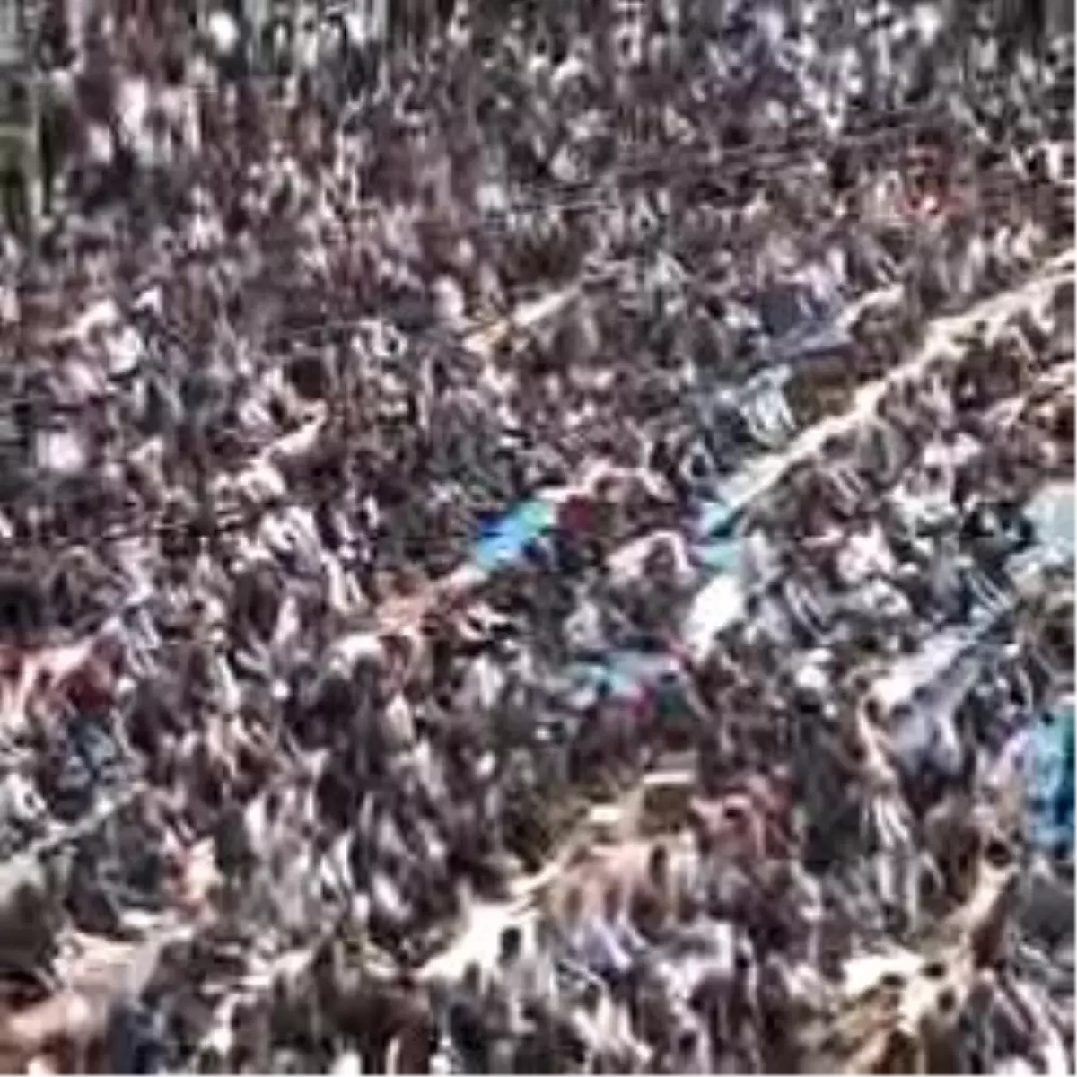 \'İtaatsiz\' Cuma Namazları