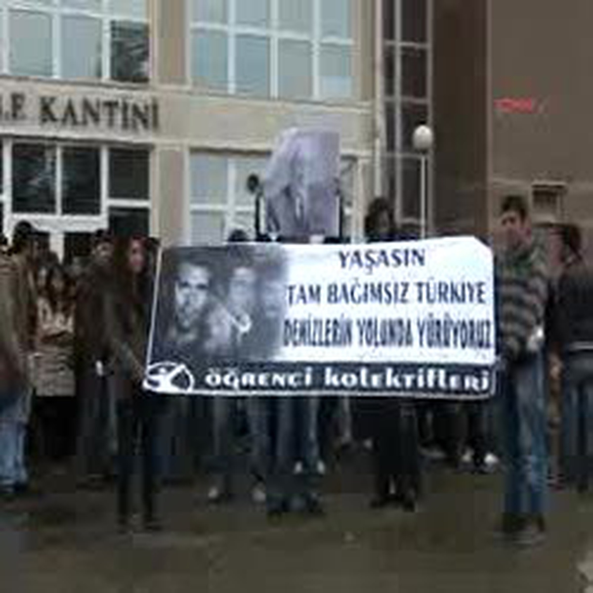 Ktü Öğrenci Kollektifi Deniz Gezmiş, Yusuf Arslan ve Hüseyin İnan İçin Yürüdü