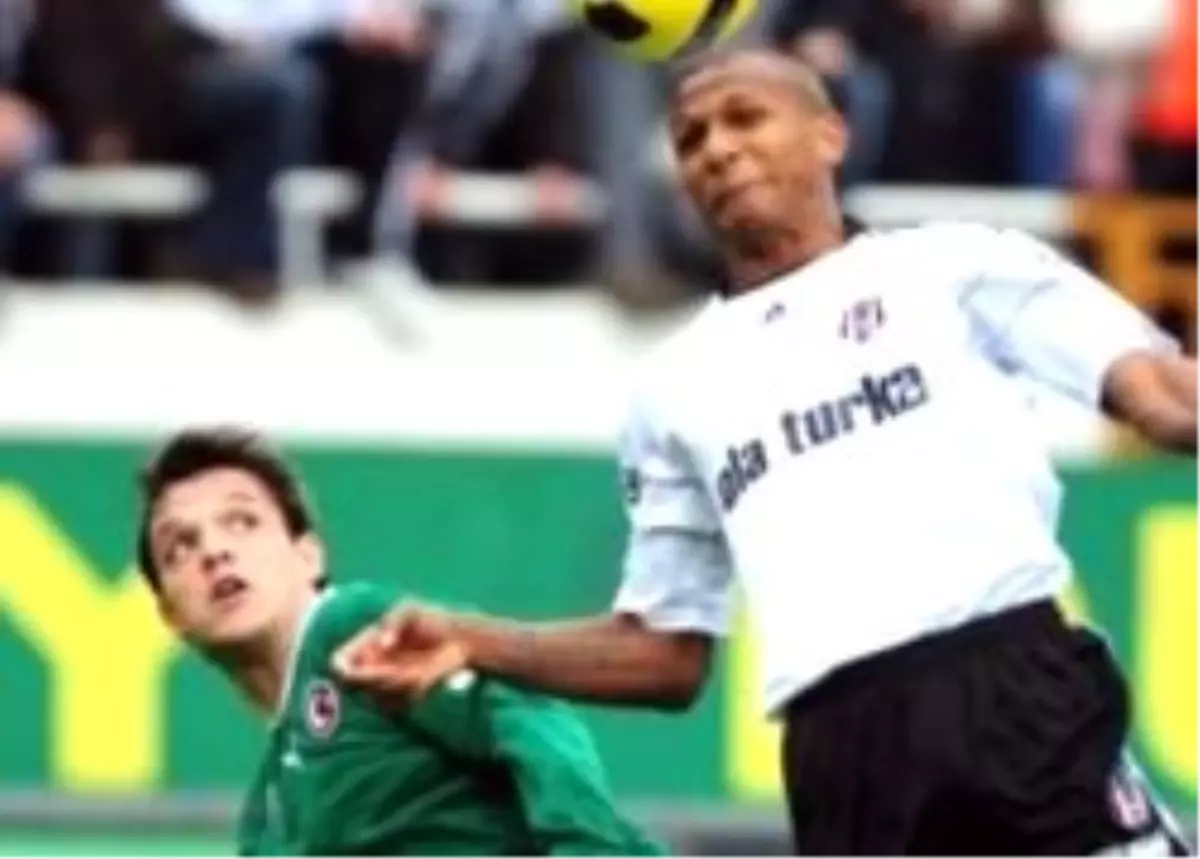 Atatürk Stadı\'nda Çetin Mücadele!