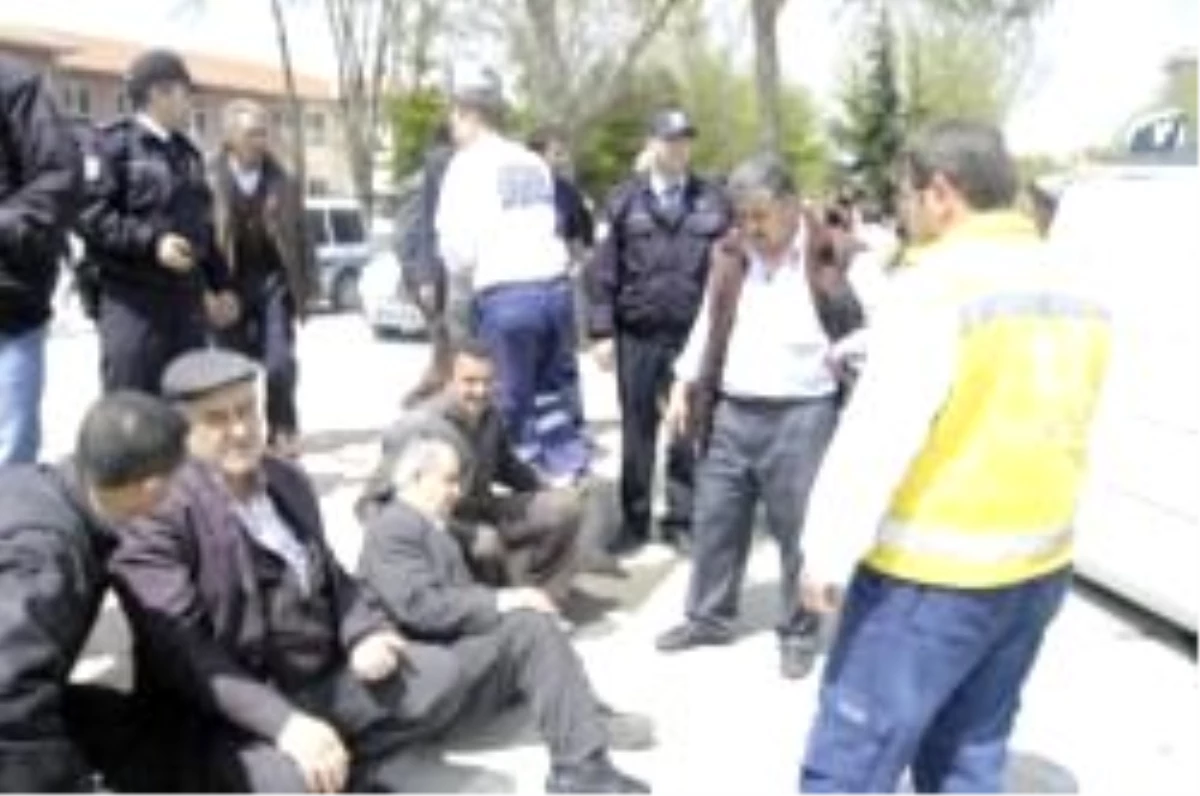 Konya\'da Minibüs Devrildi: 14 Yaralı