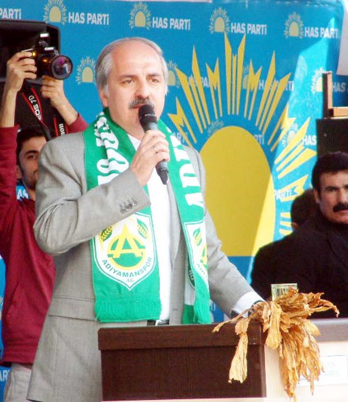 Kurtulmuş: Türkiye Kimlik Üzerinden Bölünmeye Çalışılıyor
