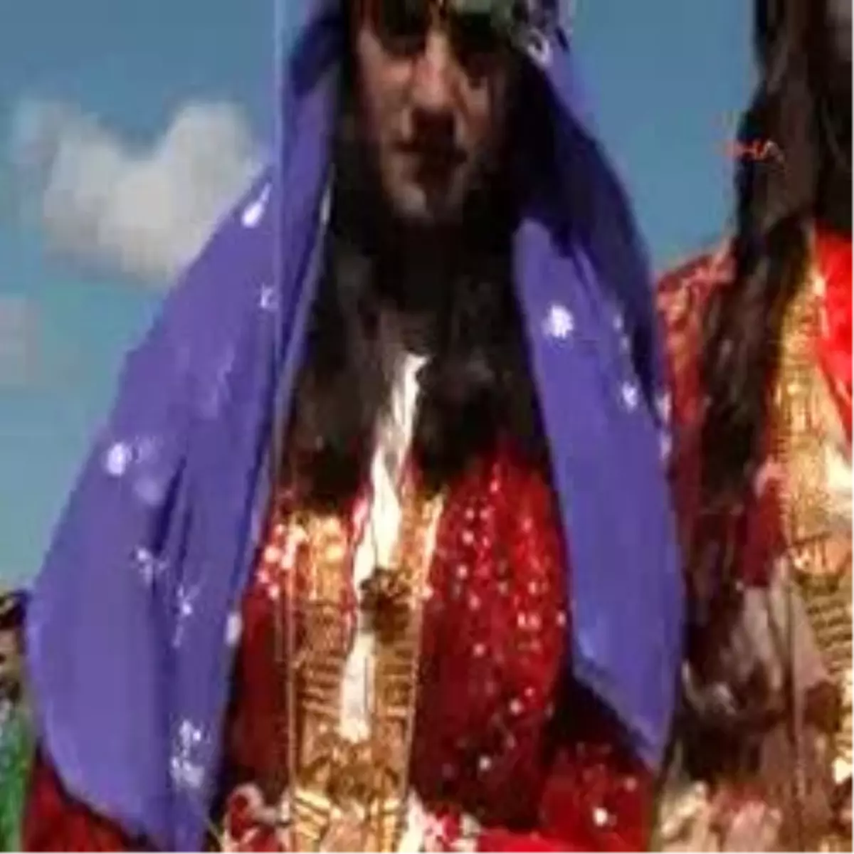 Aşiret Kızlarından Defile