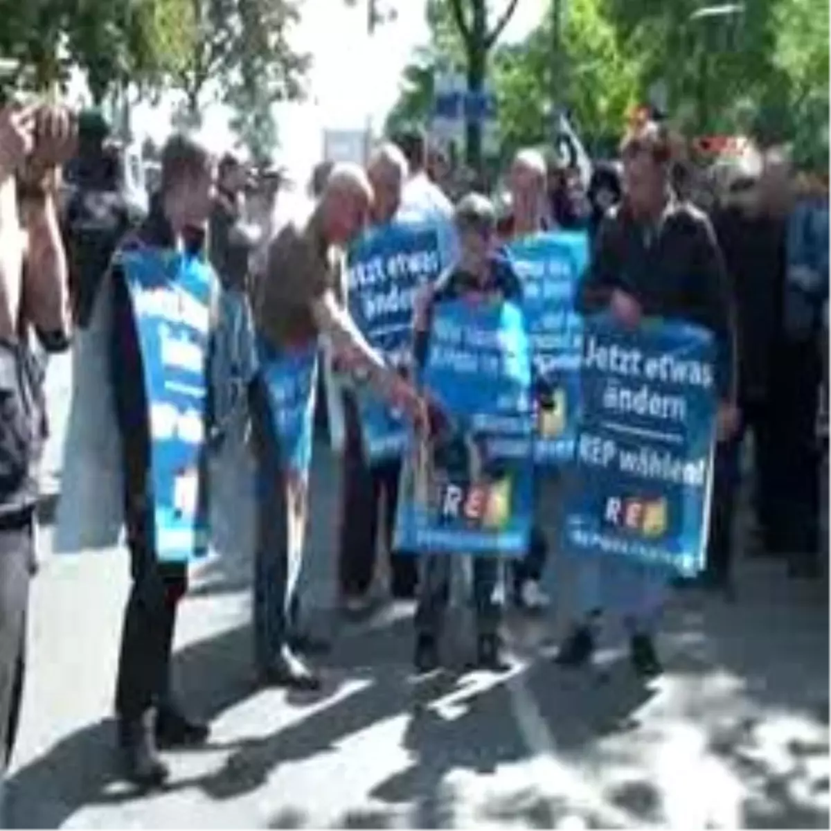 Aşırı Sağcılar Aradığını Bulamadı