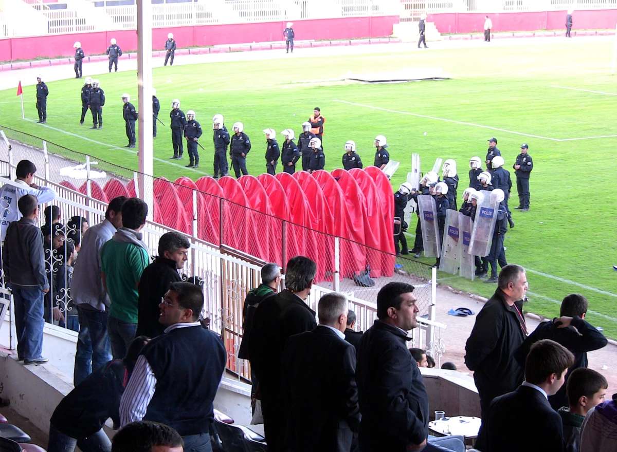 Olaylı Maçta Belediye Vanspor - Pursaklarspor: 0-2