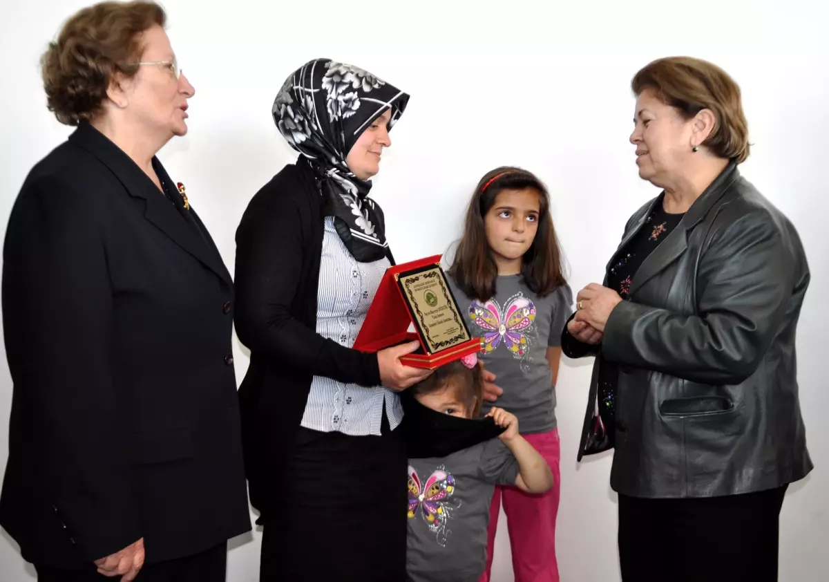 Şehit Madencinin Eşine, \'yılın Annesi\' Ödülü