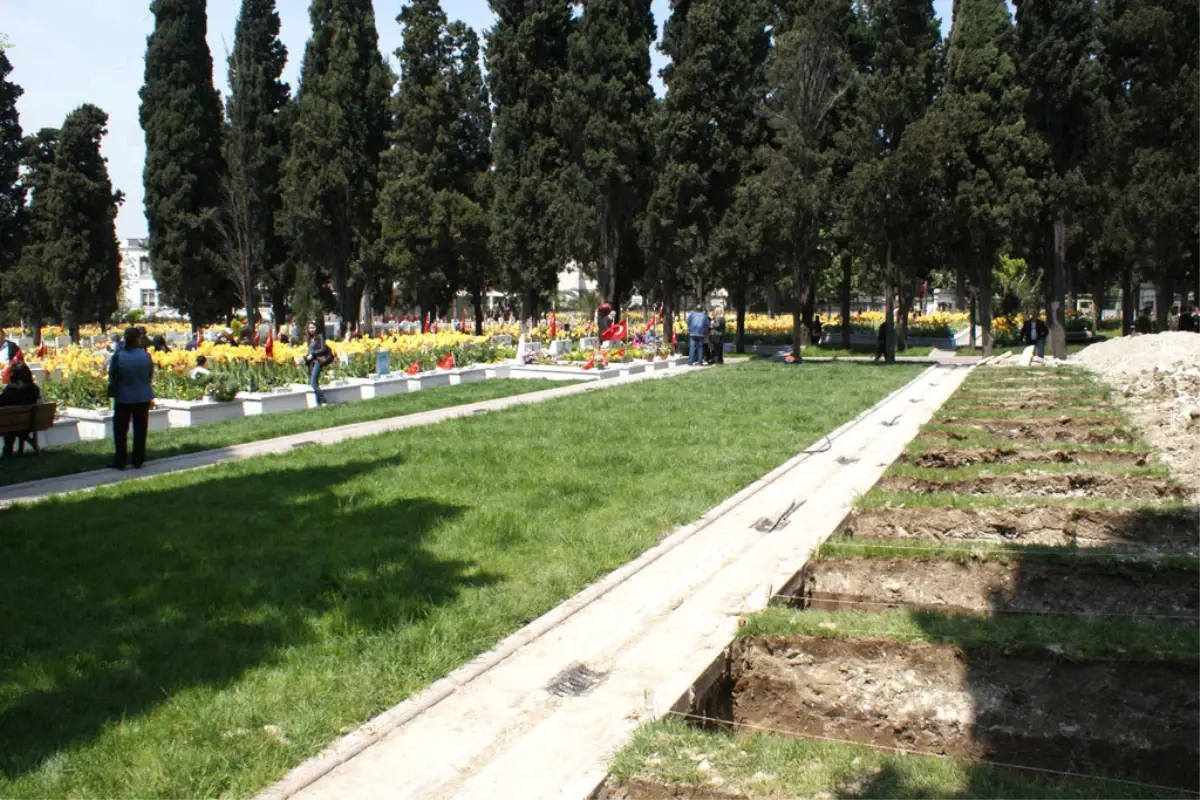 Şehitlikte Anneler Günü