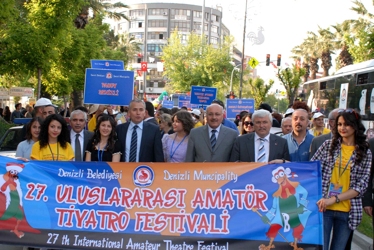 Amatör Tiyatronun Kalbi Denizli'de Atıyor