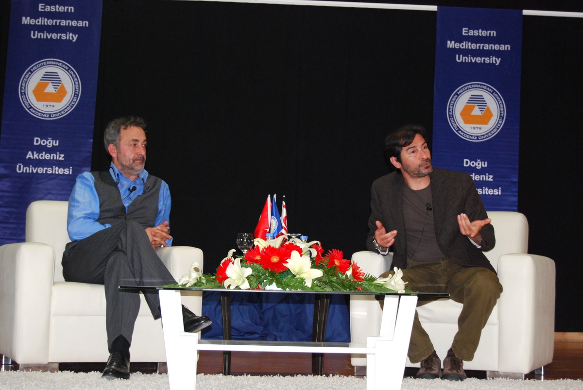 DAÜ’de Uğur Polat Ve Mehmet Aslantuğ İle Keyifli Bir Söyleşi