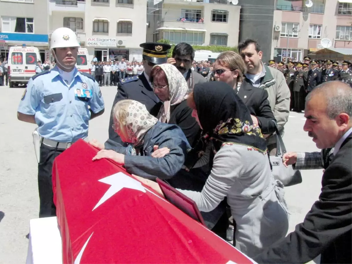 Pompalı Dehşetin Kurbanı Şehit Polislere Hazin Tören