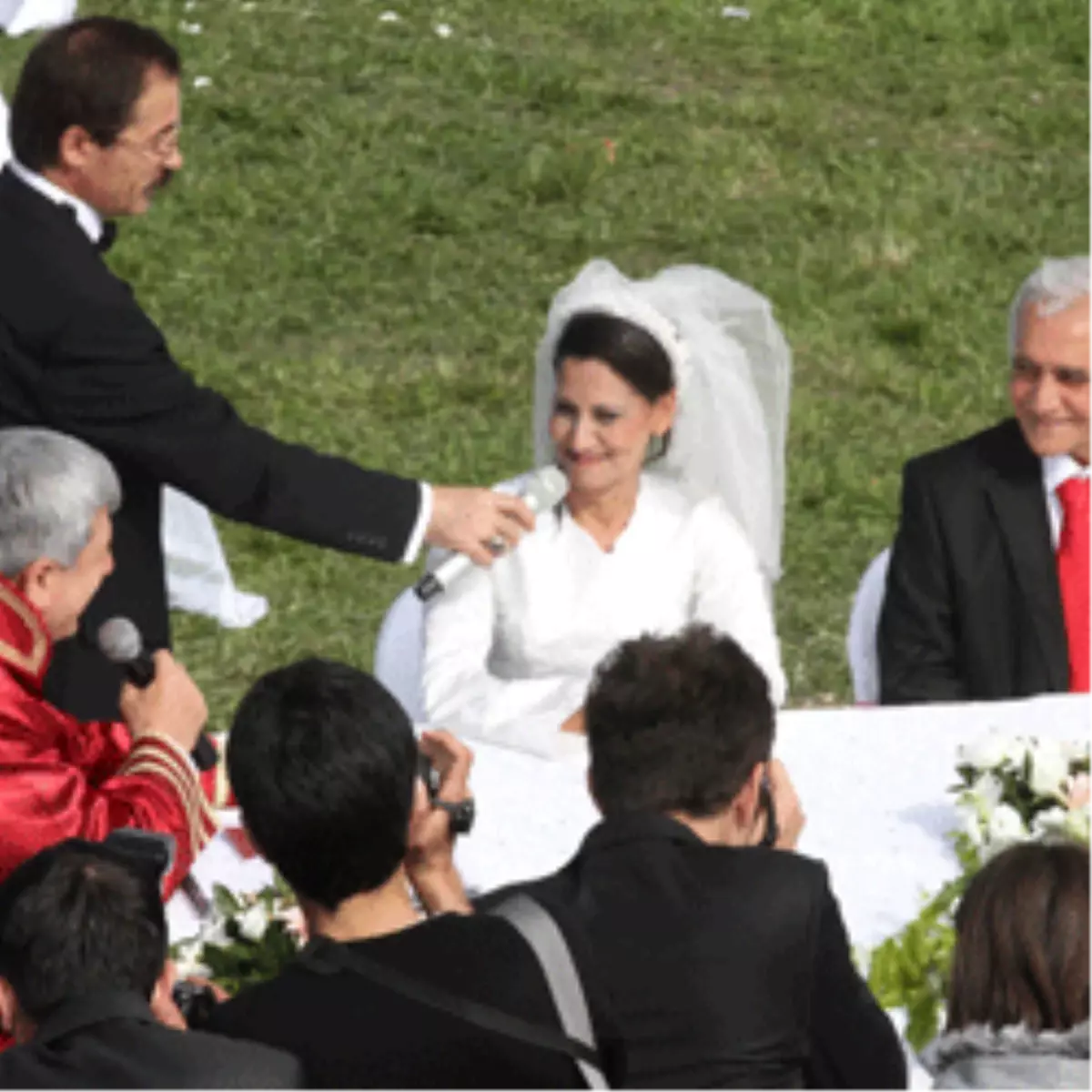 Roman Festivali kapsamında Sekapark alanında 73 nikâhsız çiftin nikâhları kıyıldı