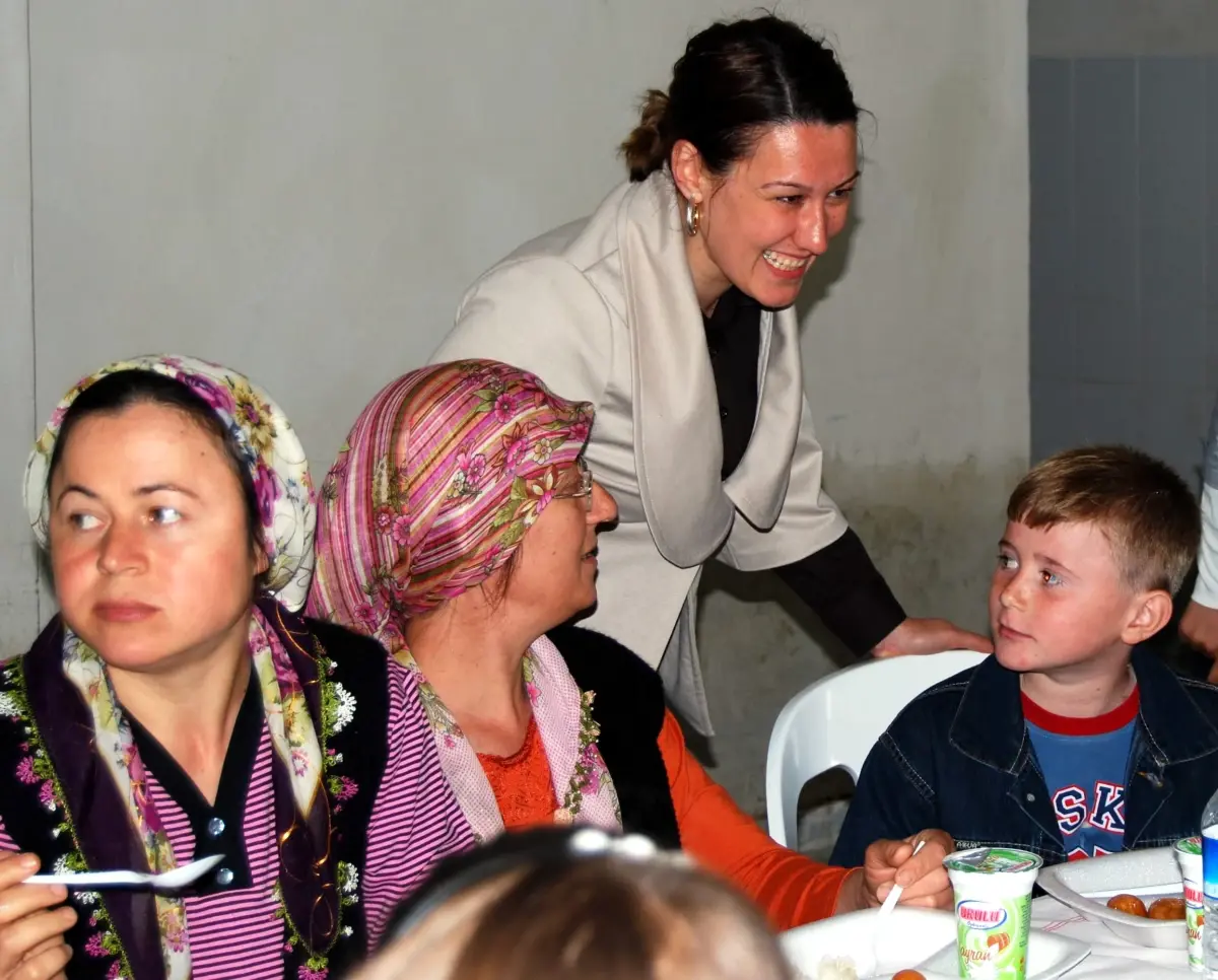 Yeşim Karadağ Köy Gezilerine Devam Ediyor