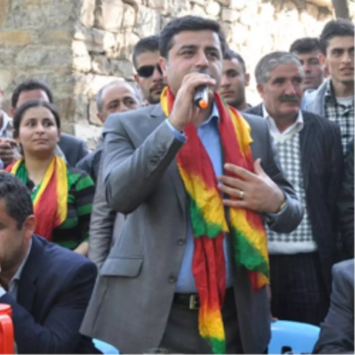 "AKP Tabelasını Koltuğunun Altına Verip"