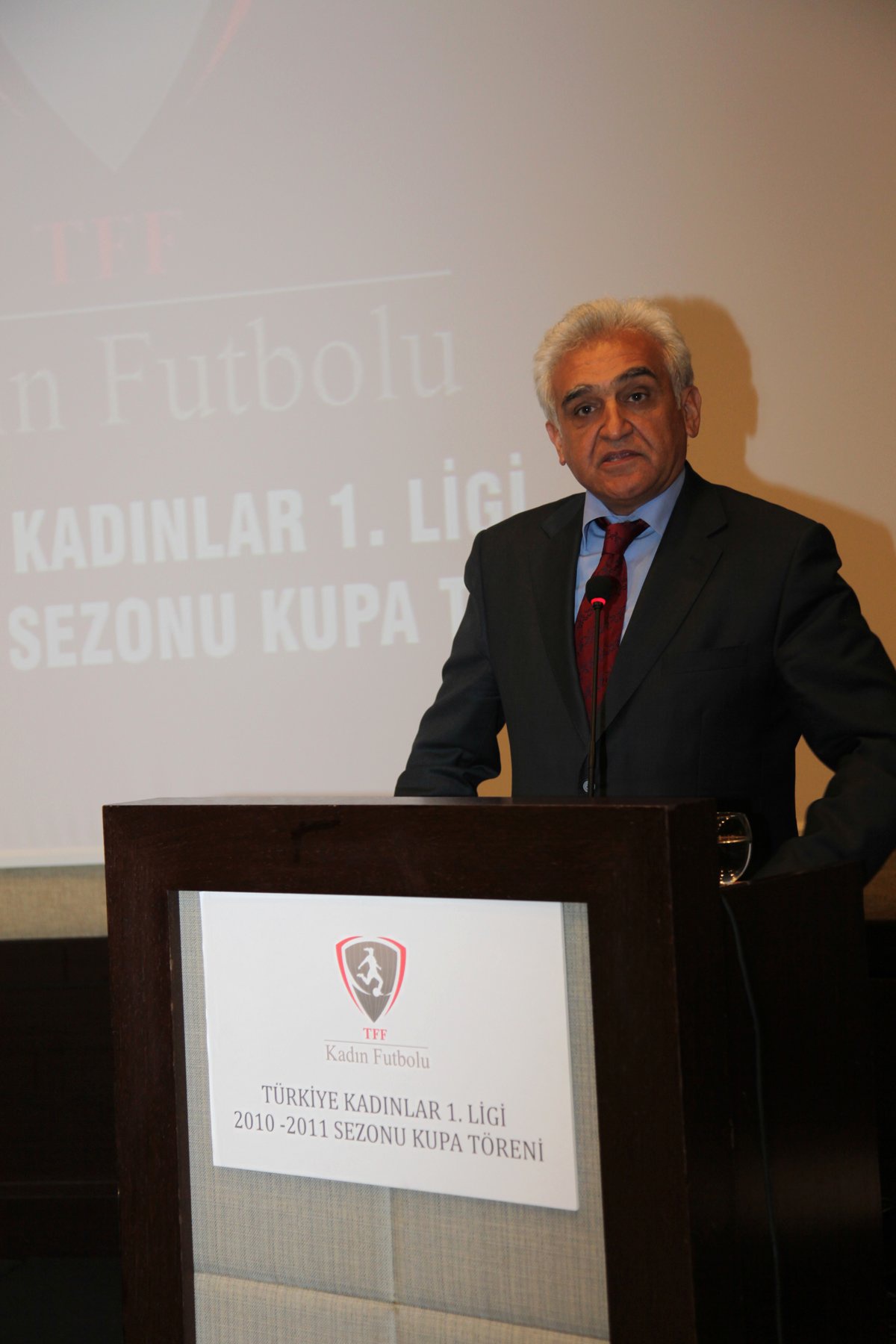 Ataşehir’in Sultanları Şampiyonluk Kupasını Aldı