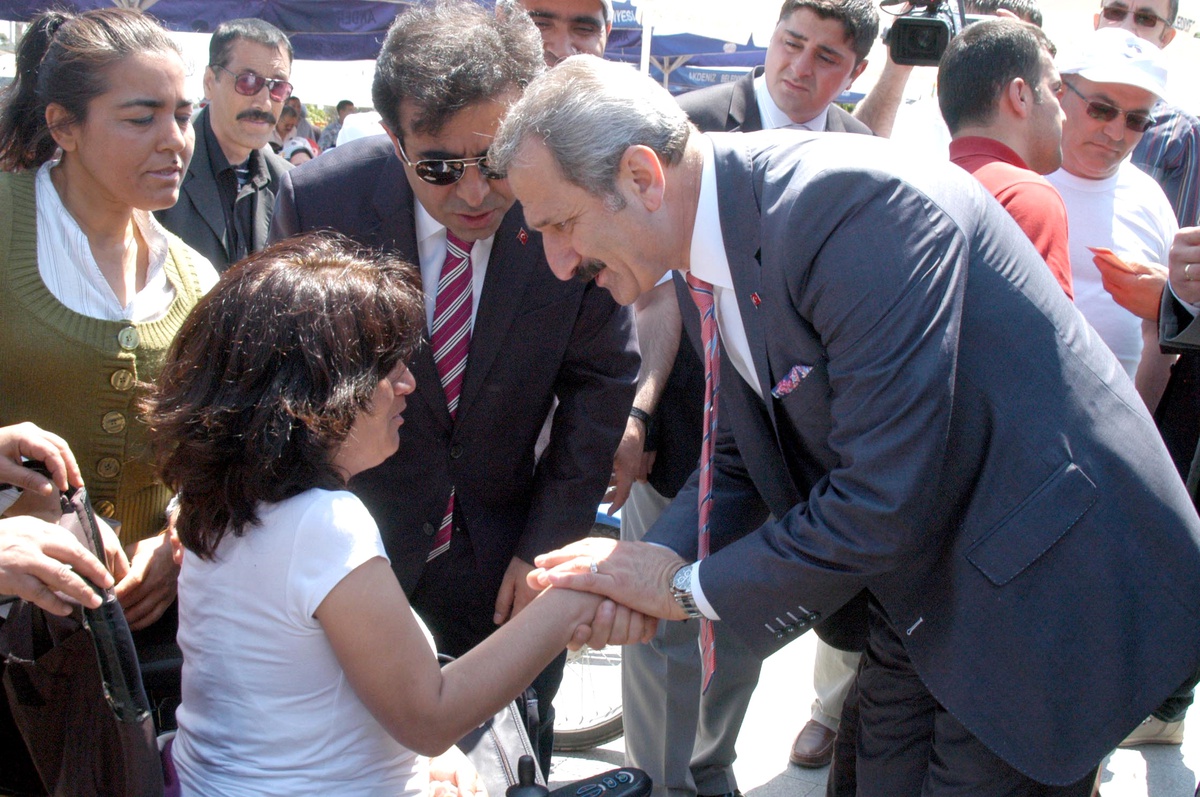 Bakan Çağlayan, Mersin'de 'Engelliler Şenliği'ne Katıldı