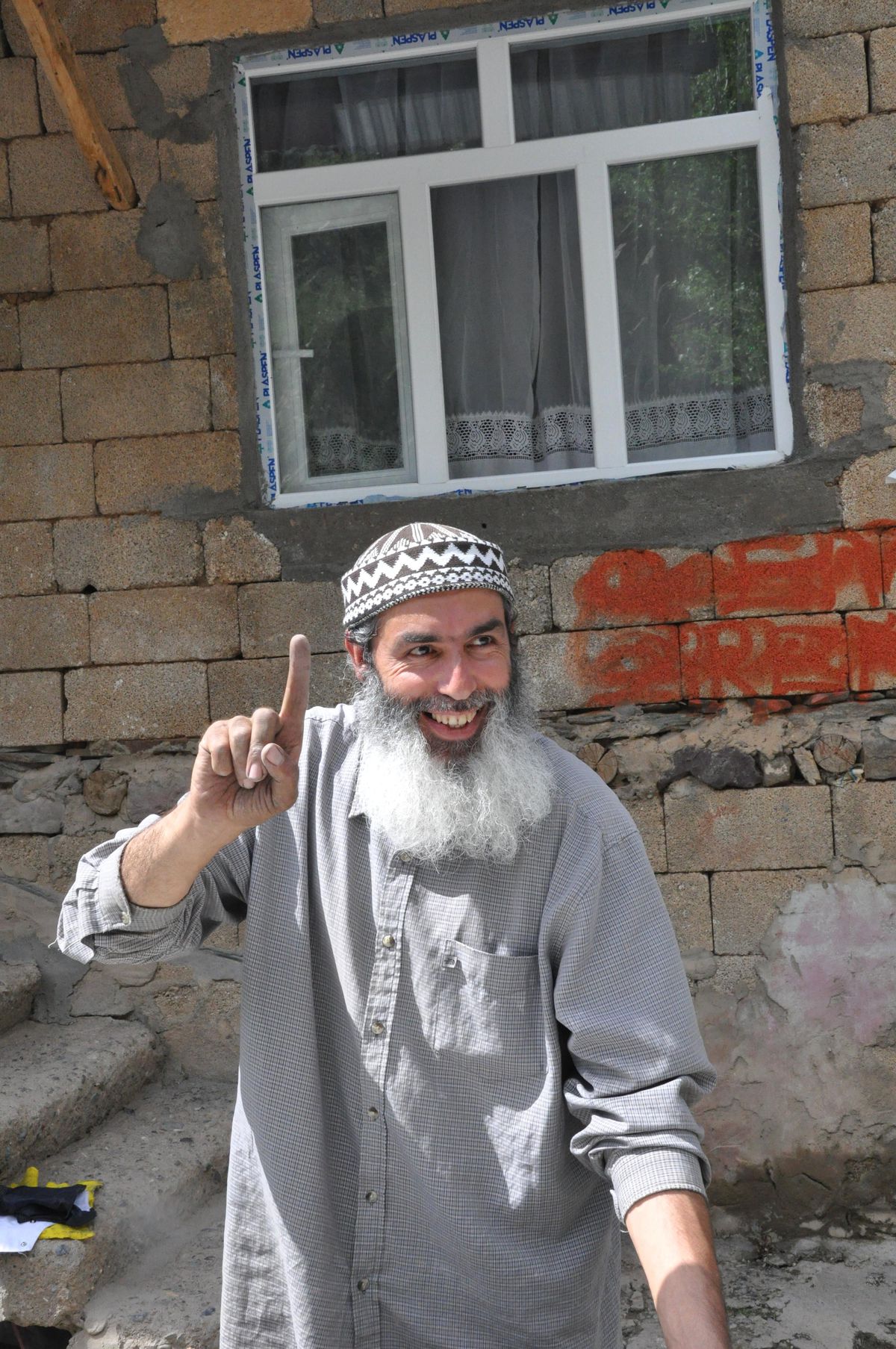 Fransız Turist Hakkari\'de 4 Ay Misafir Kald, . Kürtçe Öğrendi