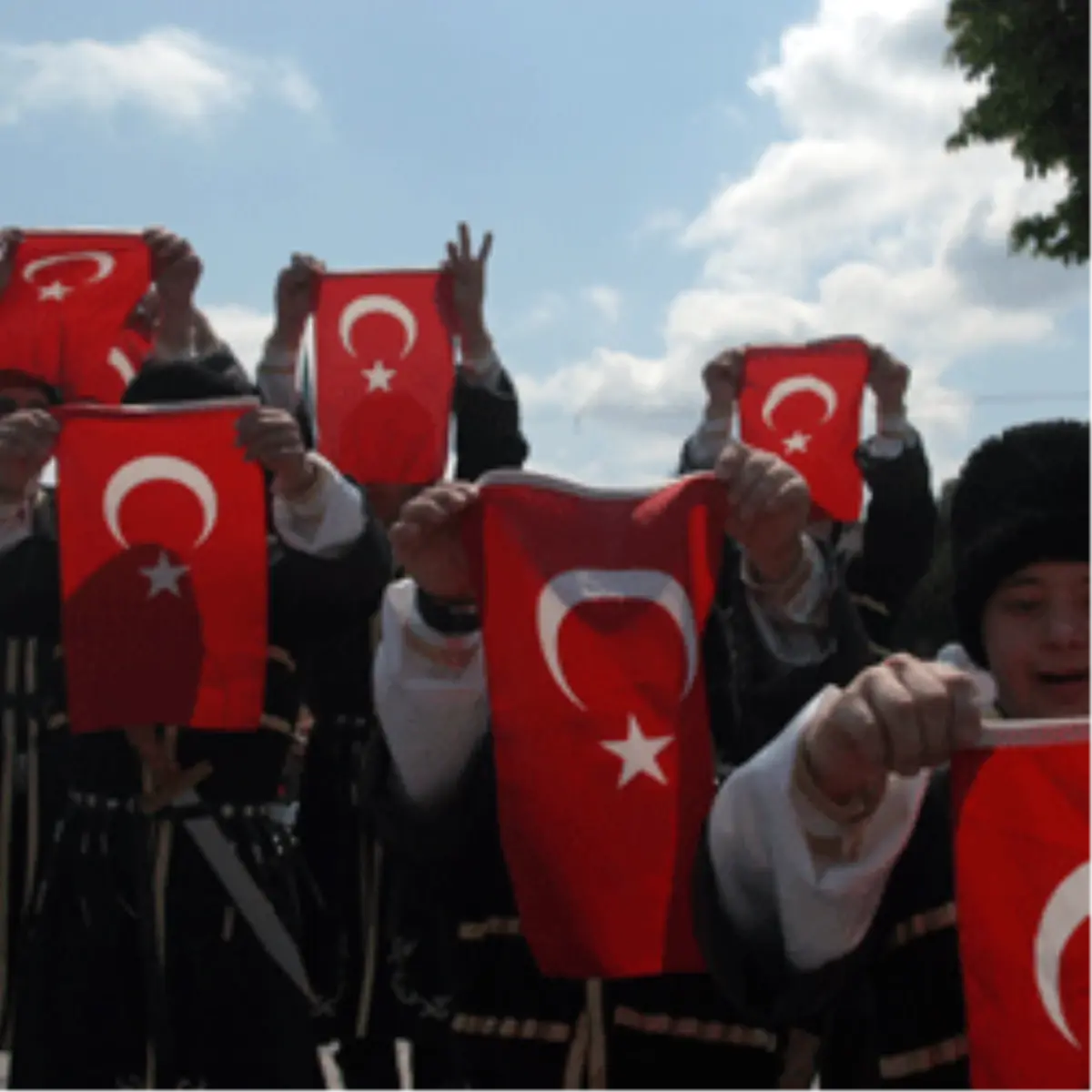 Sultanahmet Meydanında Zihinsel Özürlü Öğrenciler Gösteri Yaptı.