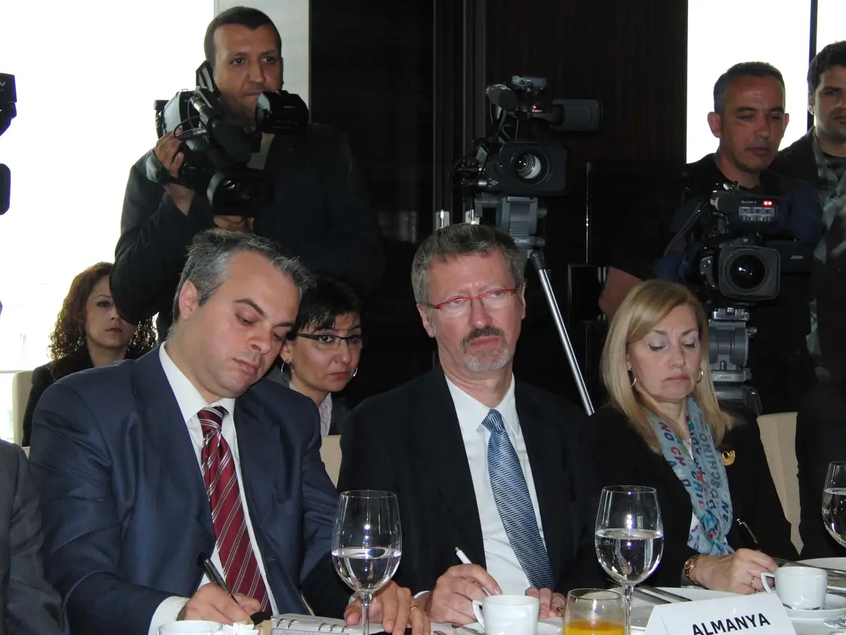 Bakan Çağlayan: AB İki Yüzlü Davranıyor