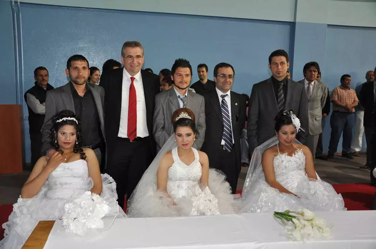 Başkan Cem Kara Nikahlarını Kıydı