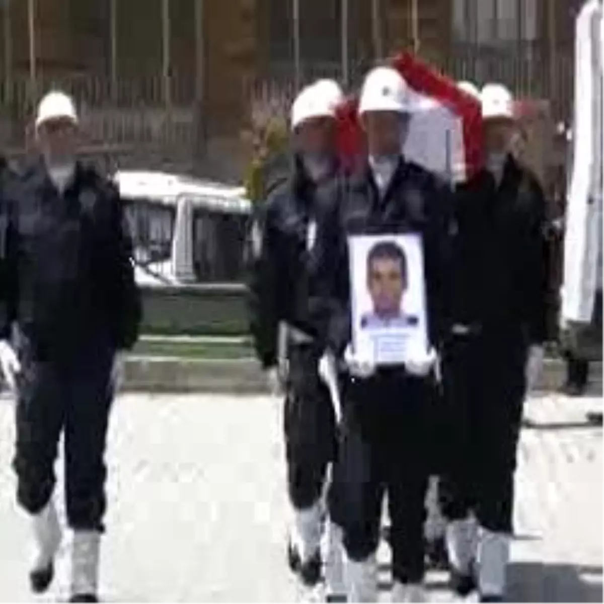 Emniyet Amiri Hasan Eryılmaz Gözyaşları Arasında Toprağa Verildi.