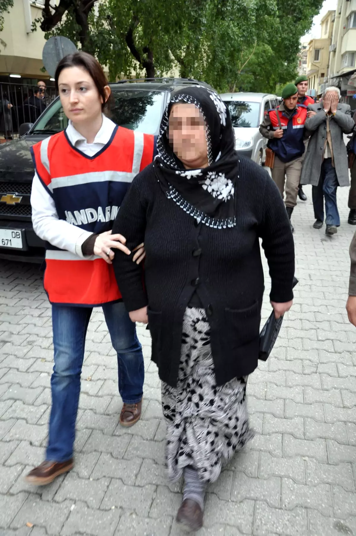 Anneye, \'kızlarını Fuhuşa Zorlamaktan\' 90 Yıl İstemi