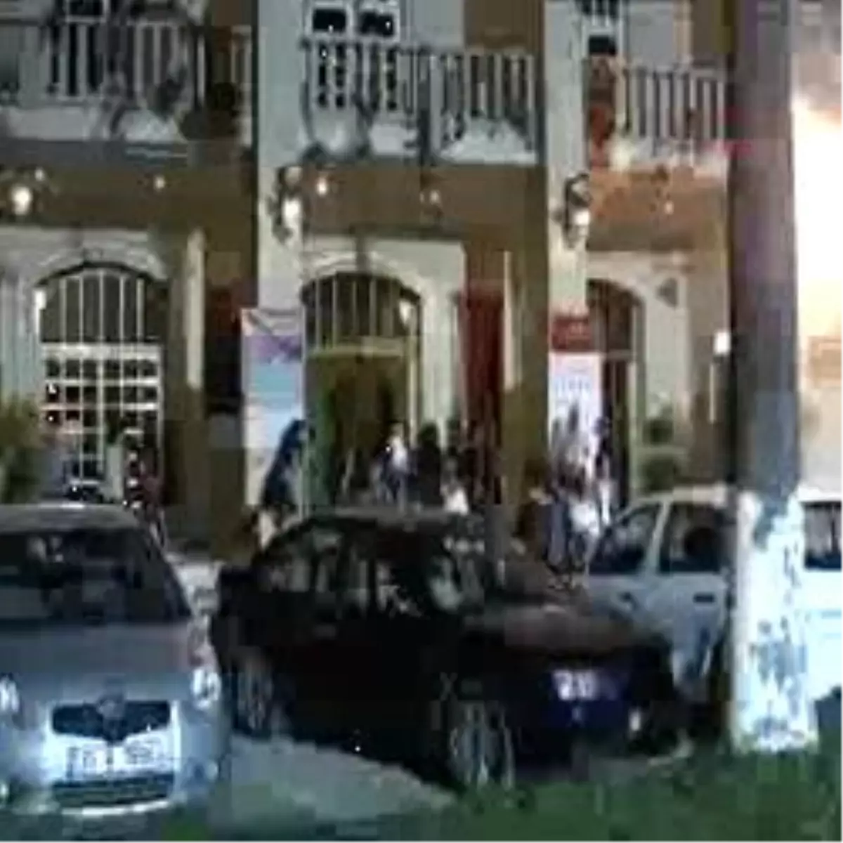 262 Yıllık Kemanı ile Büyüledi