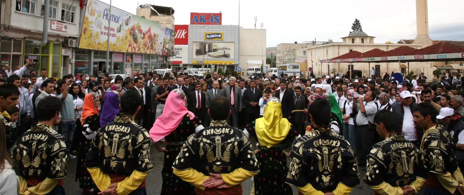 Nizip’te Bahar Şenliği Coşkulu Başladı