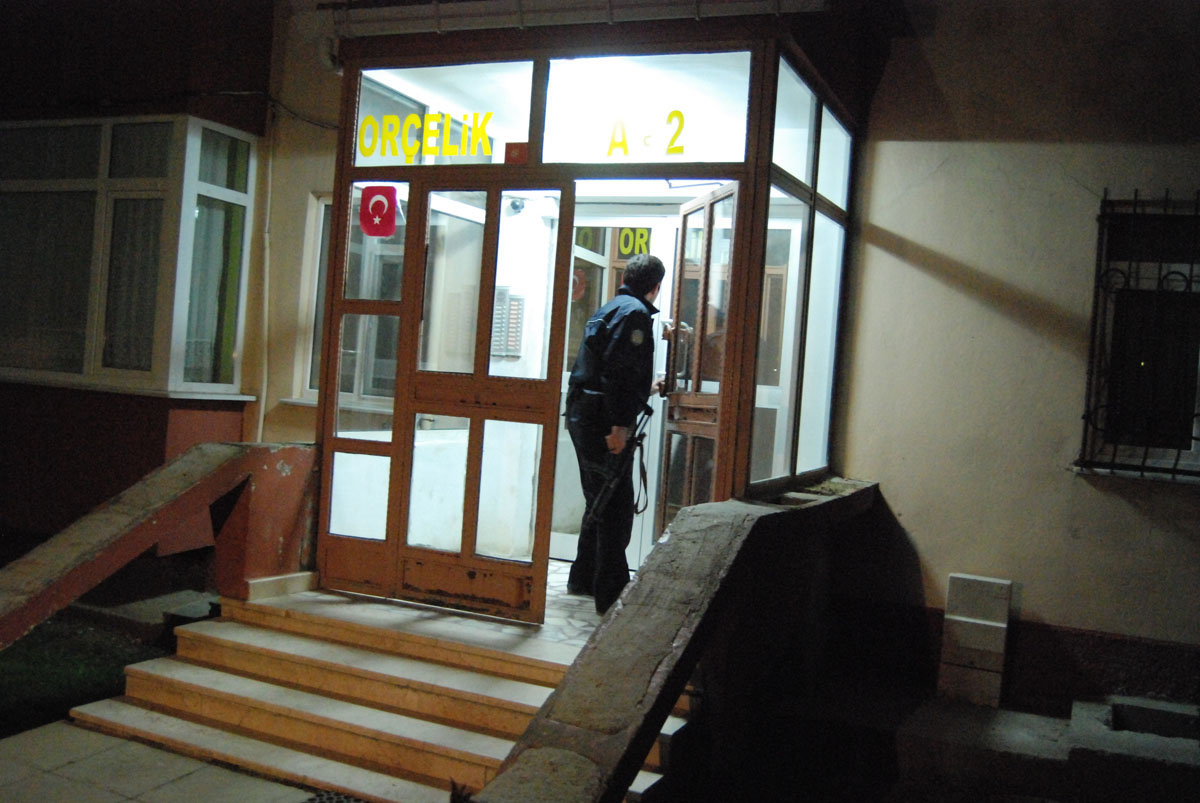 Restauranttaki Kavgada İki Polis Darp Edildi