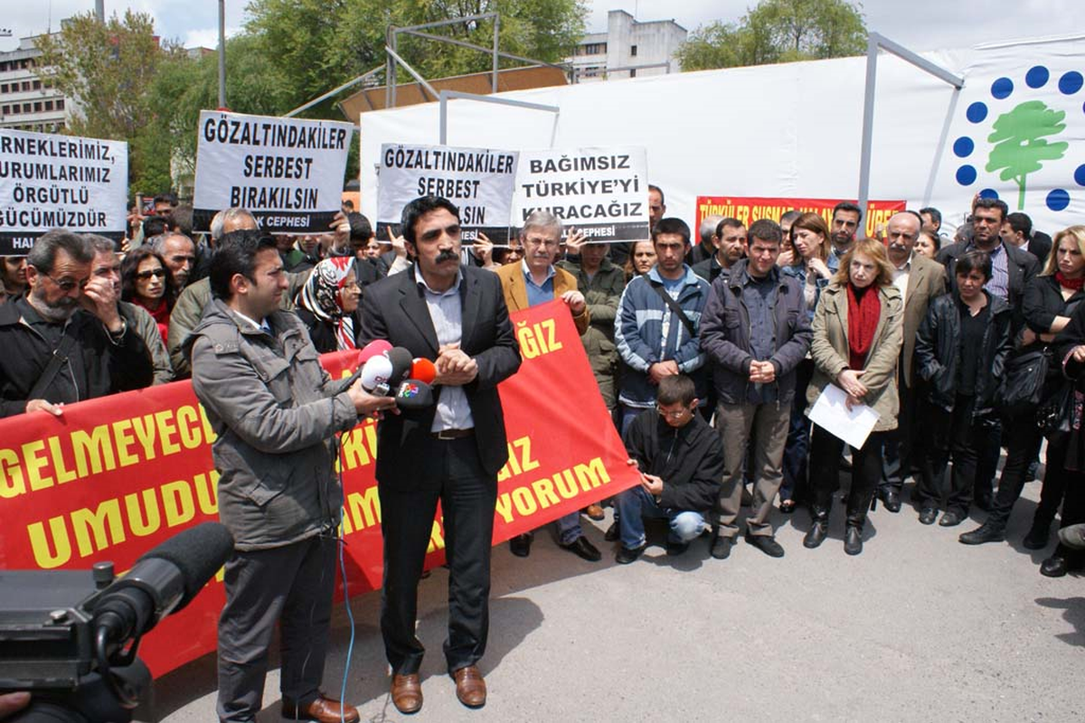 Sanatçılardan Protestoculara Destek