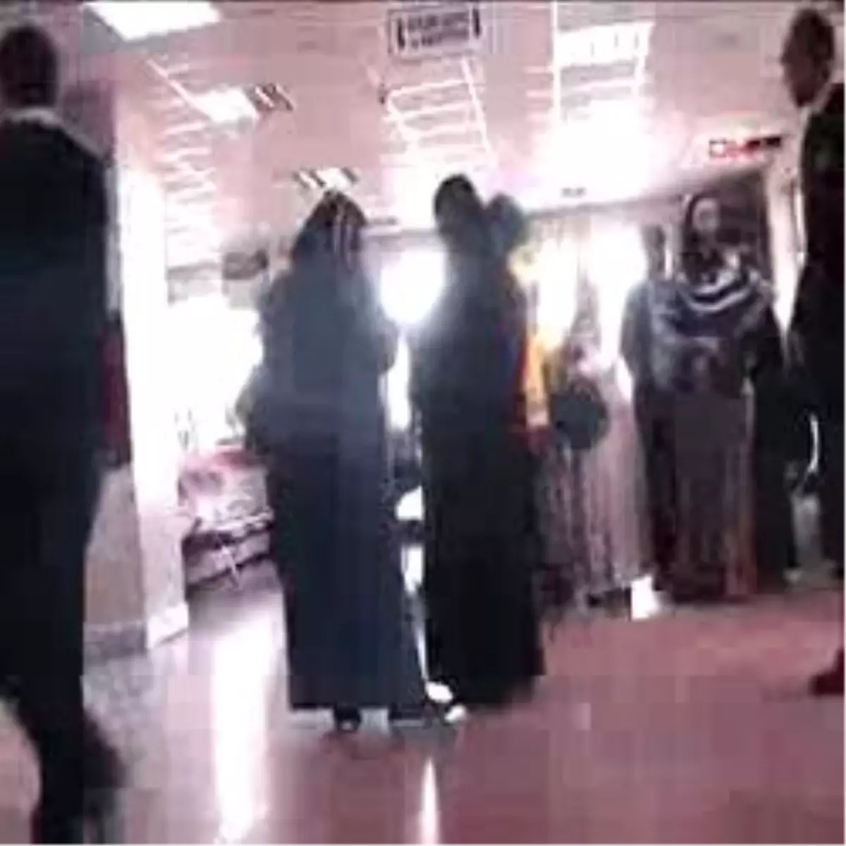 Tarım İşçilerini Taşıyan Kamyonet Yan Yattı: 22 Yaralı