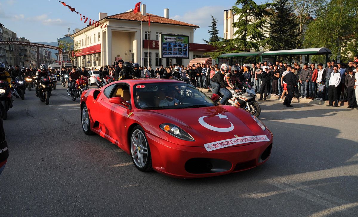 Tokat'ta Ferrarı'ye Yoğun İlgi